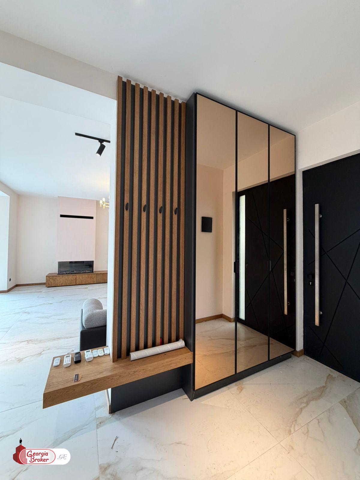 იყიდება ახალი გარემონტებული 7 ოთახიანი სახლი